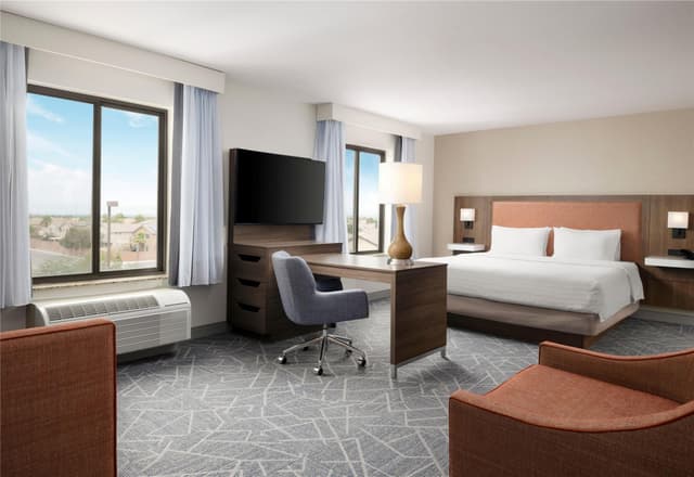 1 KING BED STUDIO SUITE NONSMOKING