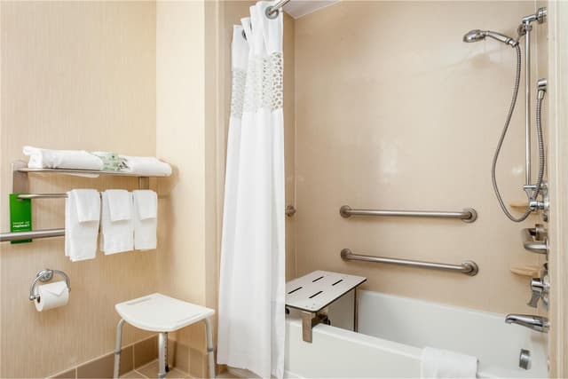 2 DOUBLE MOBILITY ACCESS W/TUB NONSMOKING