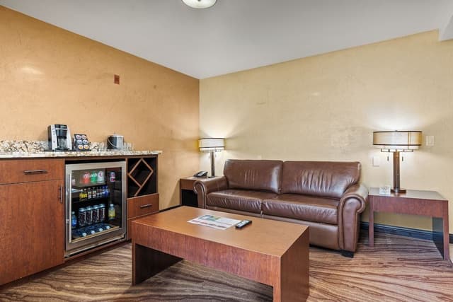 Suite, 2 Queen Beds, Balcony
