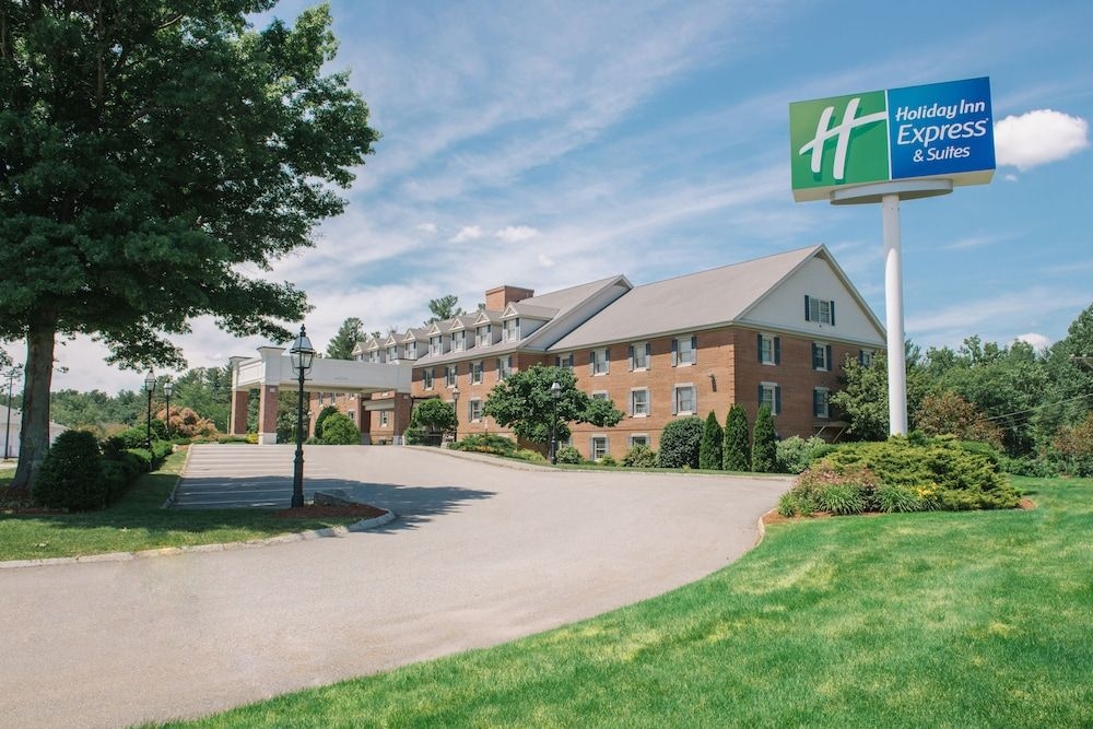 HOLIDAY INN EXPRESS & SUITES M2