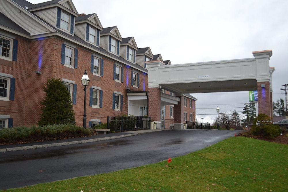 HOLIDAY INN EXPRESS & SUITES M1