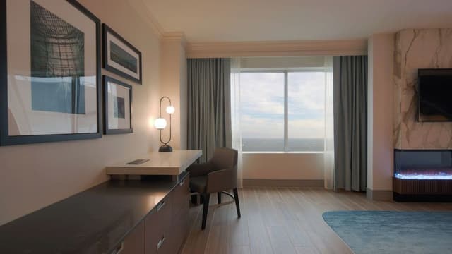 Atrium Tower Suite, 1 King Bed, Non-Smoking