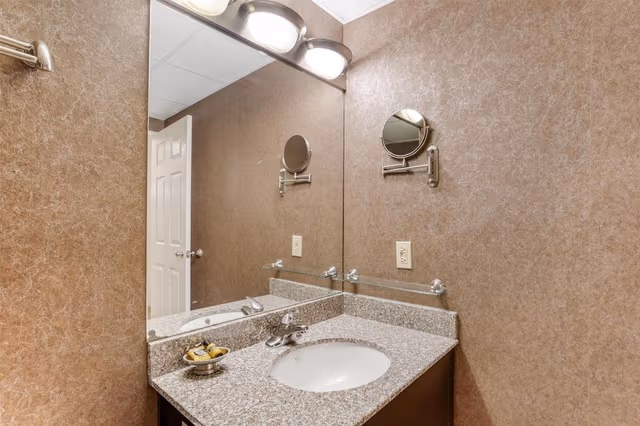Standard Room, 1 King Bed, Non Smoking, Refrigerator & Microwave