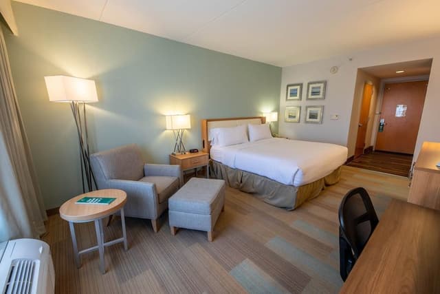Standard Room, 1 King Bed (Walk-In Shower)