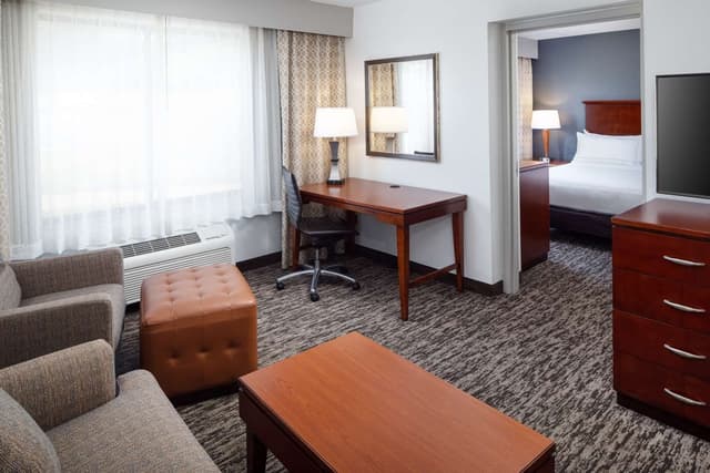 1 KING 2 ROOM SUITE- SOFA BED