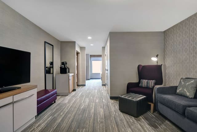 2 QUEEN BEDS 1 BEDROOM SUITE