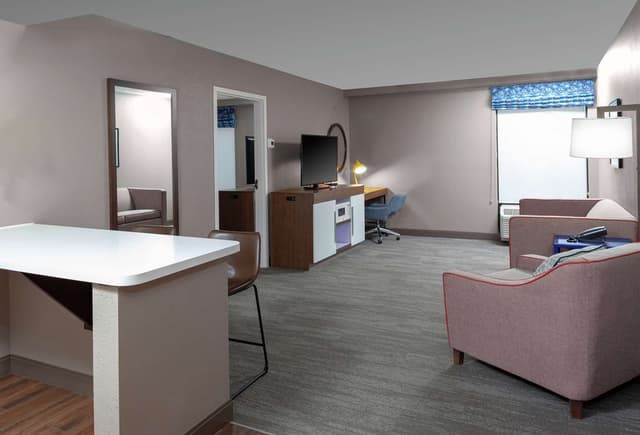 1 KING MOBILITY ACCESS TUB SUITE NONSMOKING