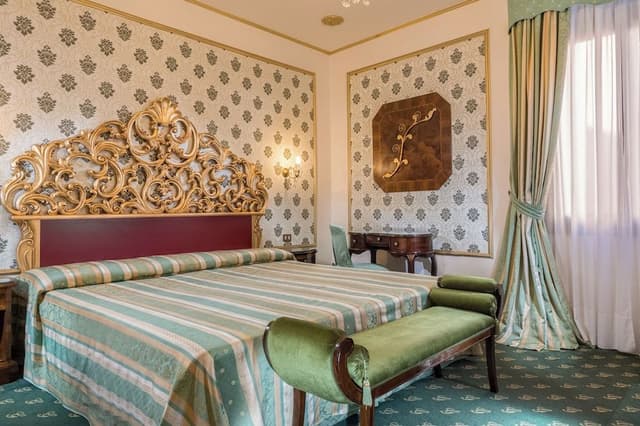 Room (King Deluxe)
