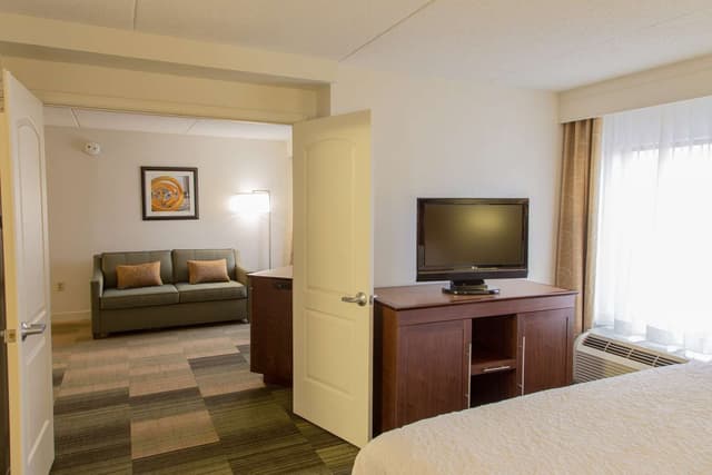 1 KING BED 1BDRM SUITE WITH WHIRLPOOL NONSMOK