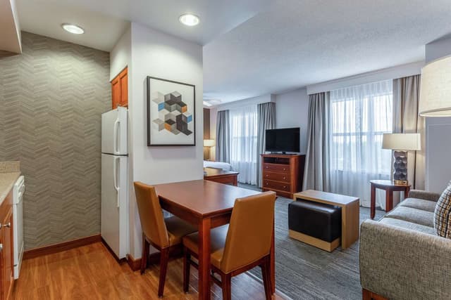 1 KING BED STUDIO SUITE NONSMOKING