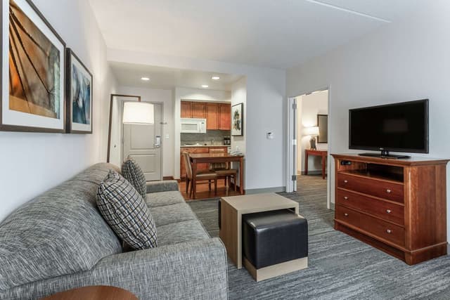 1 KING BED 1 BEDROOM EXECUTIVE STE NONSMOKING