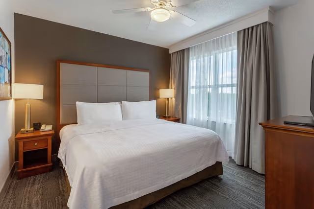 1 KING BED 1 BEDROOM SUITE NONSMOKING