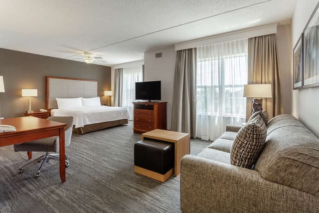 1 KING BED STUDIO SUITE NONSMOKING
