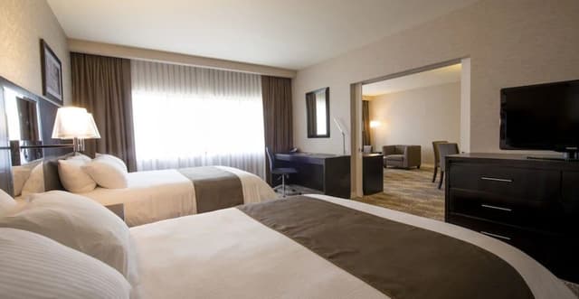 Family Suite, 2 Queen Beds, Non Smoking (Deluxe)