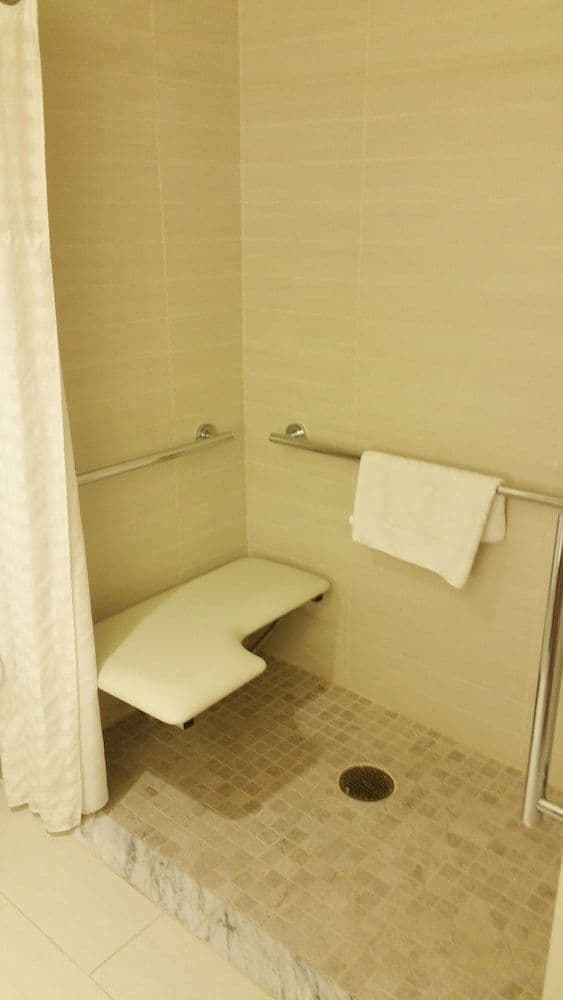 Room, 2 Queen Beds, Accessible, Non Smoking (Mobility & Hearing, Roll-in Shower)