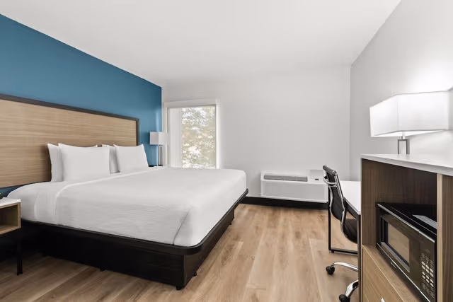 1 King Bed, 1-Bedroom, Suite, Non-Smoking