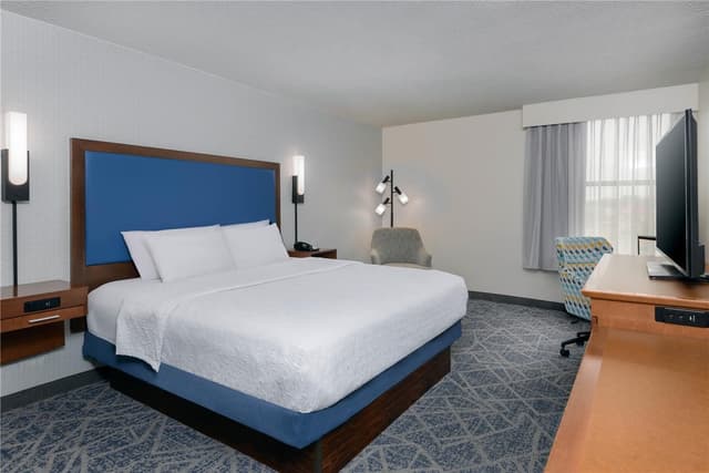 1 KING BED NONSMOKING