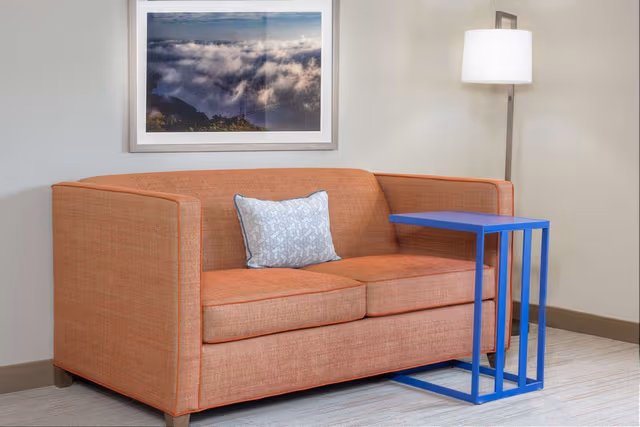 1 KING BED STUDIO SUITE NONSMOKING