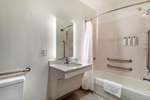 Room, 2 Double Beds (Mobility Accessible, Tub)