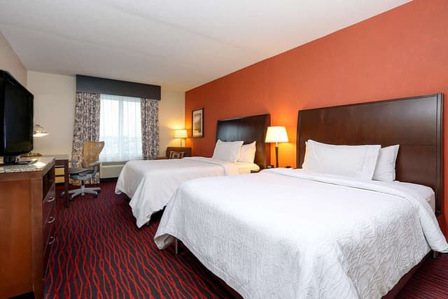 2 QUEEN BEDS EVOLUTION ROOM