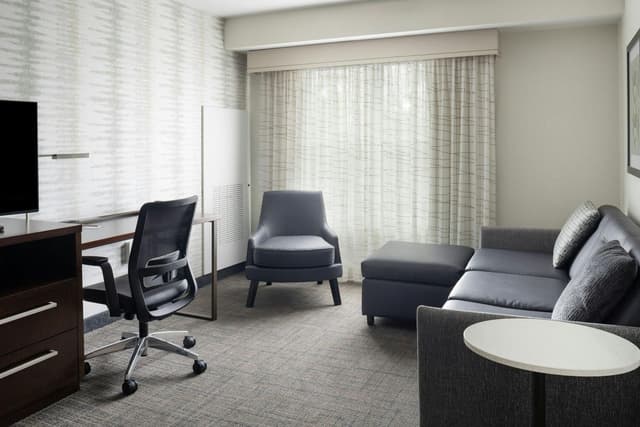 1 Bedroom Suite, 1 King, Sofa bed