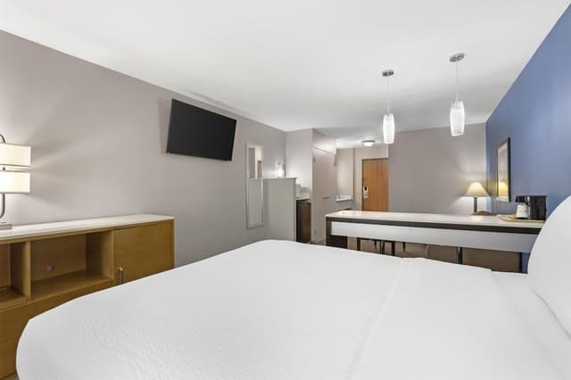 Junior Suite, 2 Queen Beds, Non Smoking, Refrigerator & Microwave