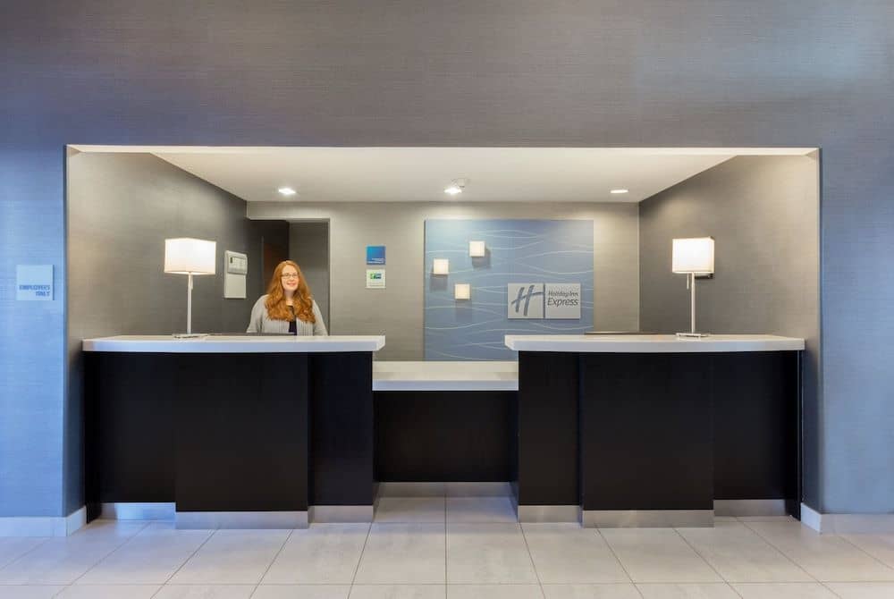 HOLIDAY INN EXPRESS & SUITES C HOLIDAY INN EXPRESS & SUITES C
