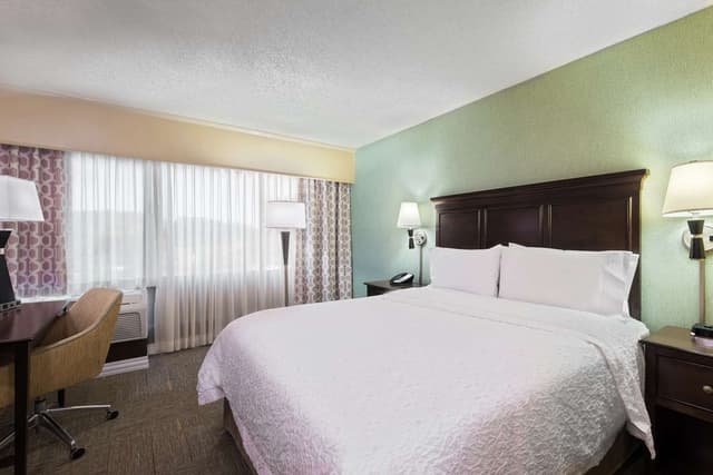 1 QUEEN BED NONSMOKING
