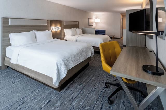Suite, 1 Queen Bed, Accessible Bathtub (Communications, Mobility)