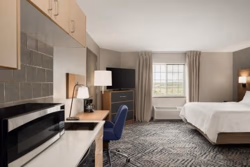 1 Queen 1 Bedroom Suite Comm Access Roll Shower