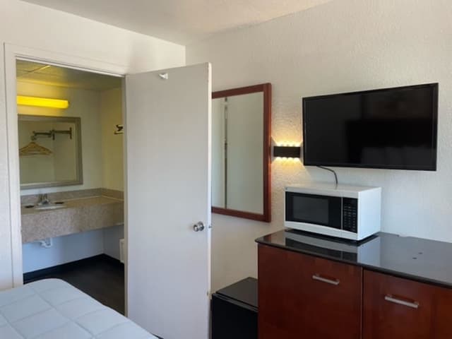 Room, 1 Queen Bed, Non Smoking