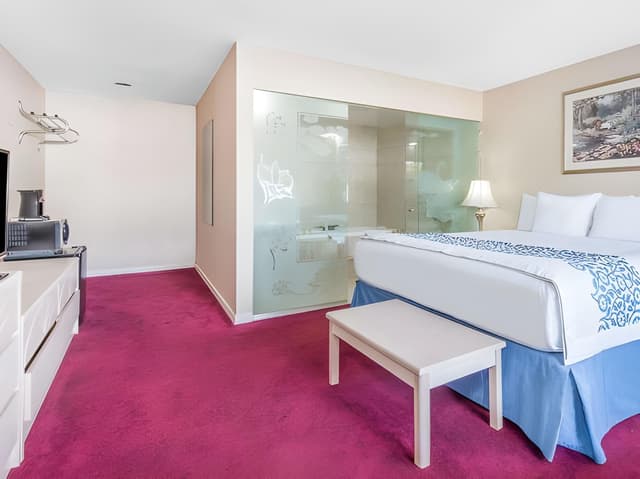 1 King Bed Non-Smoking
