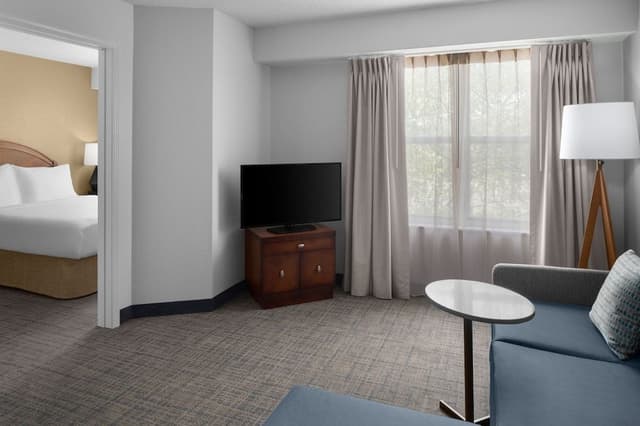 Suite, 1 Queen Bed with Sofa bed (Mobility/Hearing Access, Roll-in Shwr)