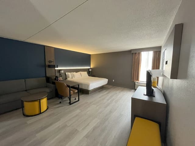 Suite, 1 King Bed, Non Smoking