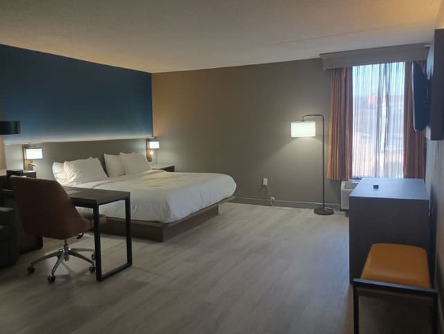 Suite, 1 King Bed, Non Smoking