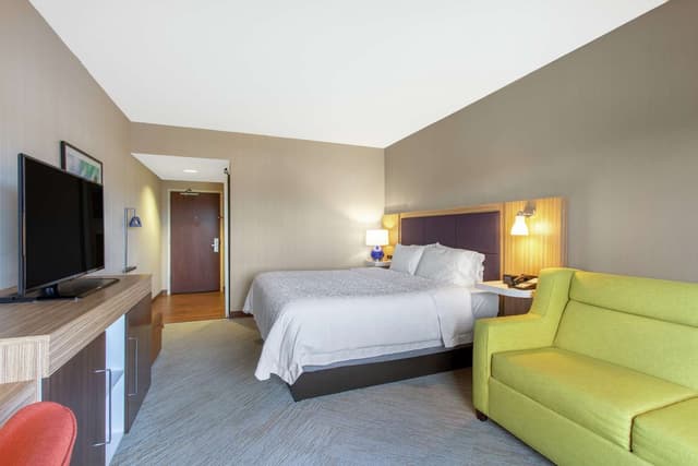 1 KING BED NONSMOKING