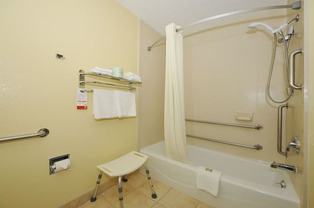 Room, 1 Queen Bed, Accessible, Non Smoking (Bathtub with Grab Bars)