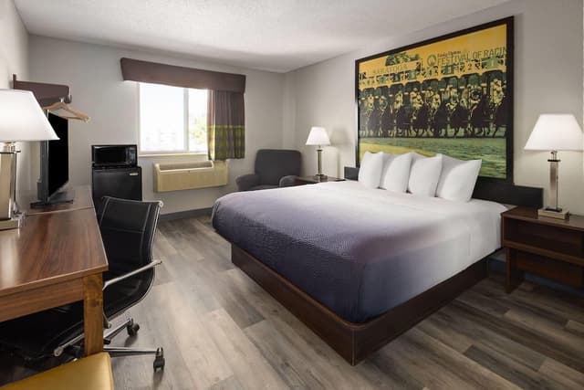 Suite, 1 King Bed, Non Smoking