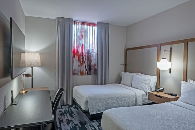 Room, 1 King Bed (Mobility/Hearing Access, Roll-in Shwr)