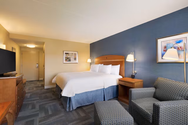 1 KING BED NONSMOKING
