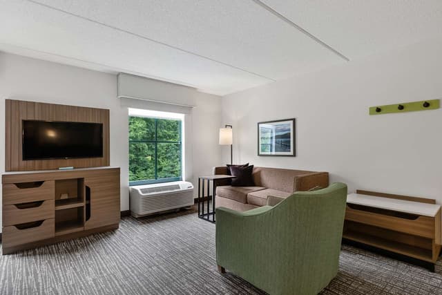 2 QUEEN BED SUITE W/ SOFABED