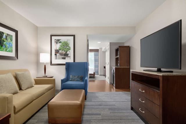 1 KING BED JUNIOR SUITE