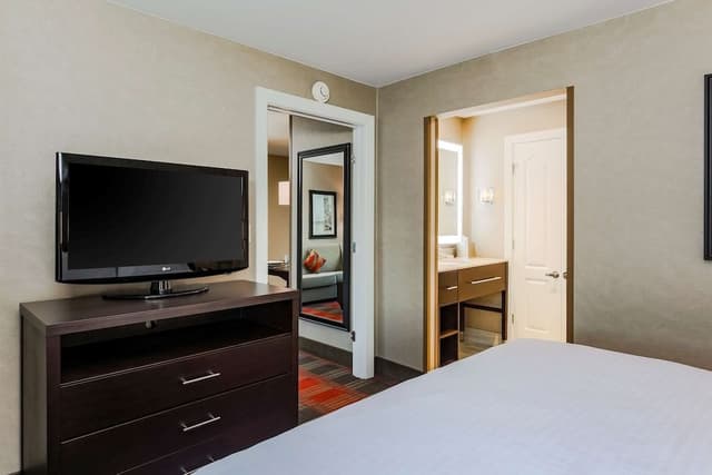 Studio, 1 King Bed, Accessible, Non Smoking (Mobility, Bathtub)