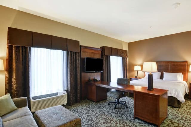 1 KING BED STUDIO SUITE NONSMOKING