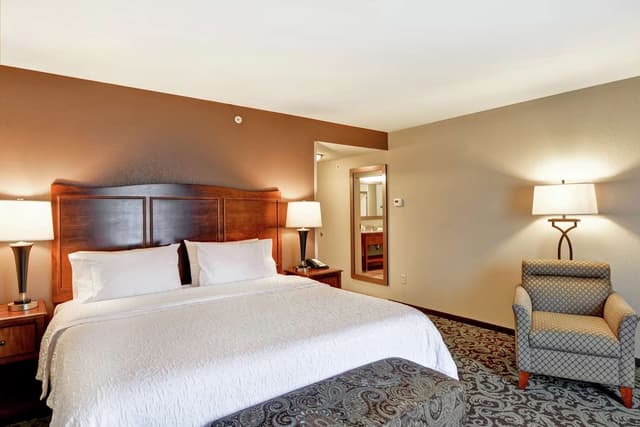 1 KING BED NONSMOKING