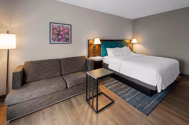 1 KING BED STUDY W/ SOFABED NONSMOKING
