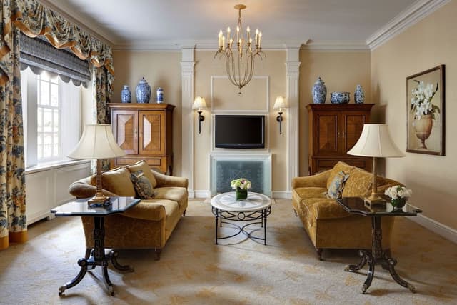 Suite (Metropolitan)