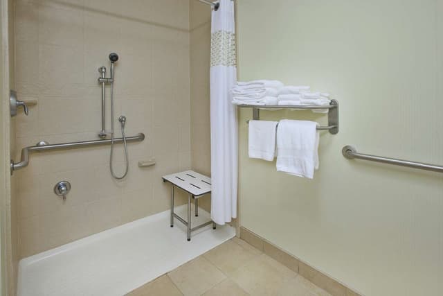 1KG MOBILITY/HEARING ACCESS RI SHWR STUDIO NS