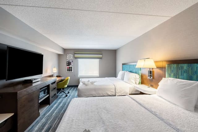 2 QUEEN BEDS SHOWER ONLY NONSMOKING