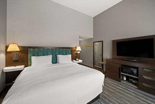 1 KING BED SHOWER ONLY NONSMOKING